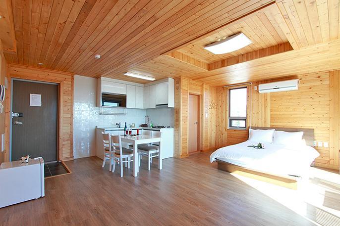 Island Tree Apartment Seogwipo Bilik gambar